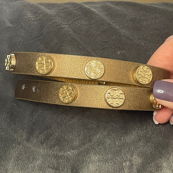Tory Burch leather wrap bracelet. - Picture 2 of 7
